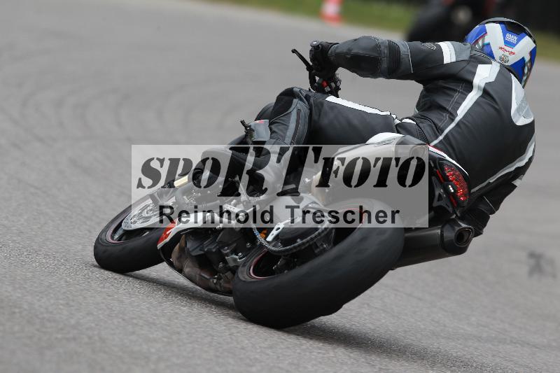 Archiv-2022/13 25.04.2022 Plüss Moto Sport ADR/Freies Fahren/backside